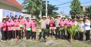 Gerakan Indonesia ASRI : Polres Probolinggo Gelar Aksi Penghijauan Pulihkan Lahan Kritis